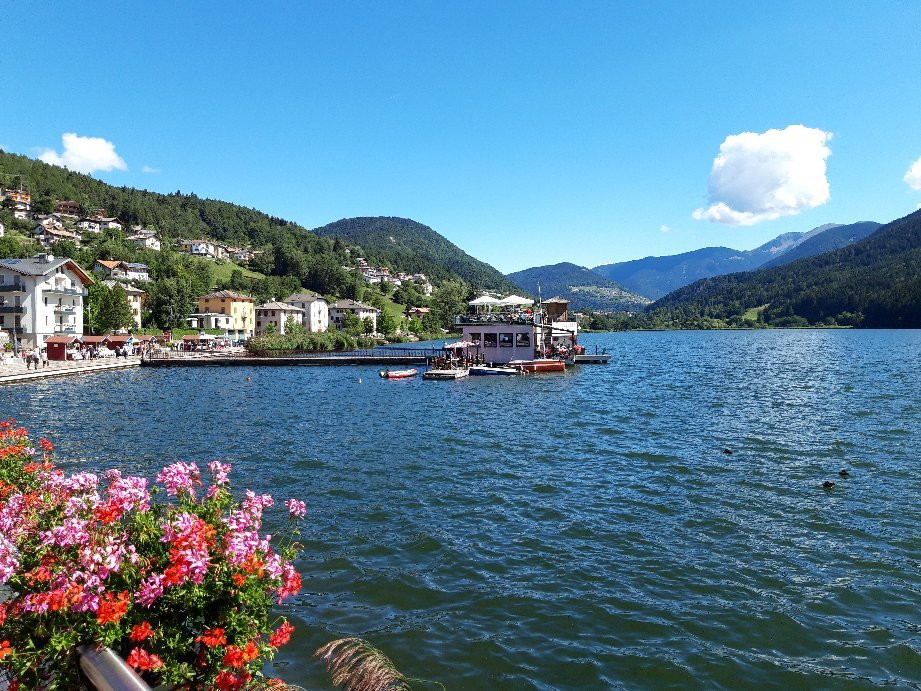 Lago della Serraia景点图片