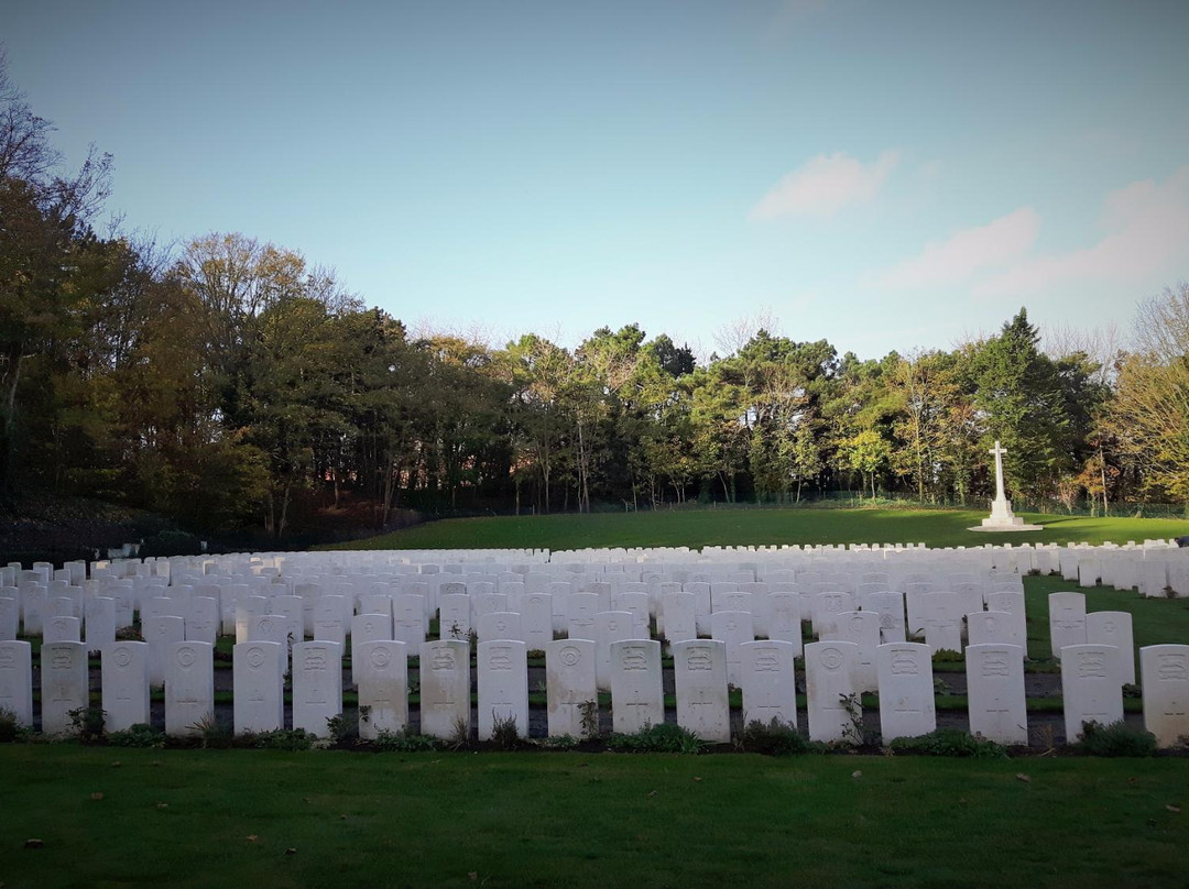 Coxyde Military Cemetery景点图片