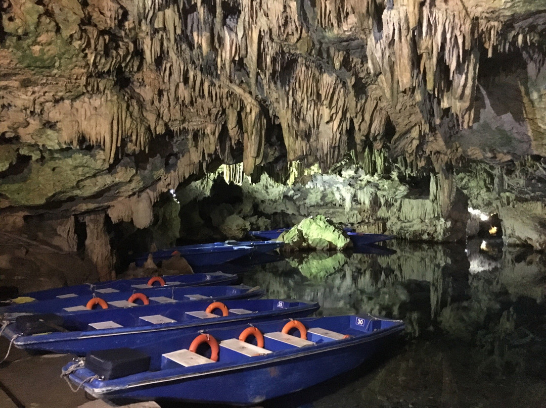 Caves of Diros景点图片