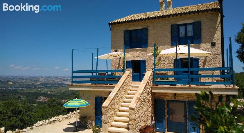 La Casa Dalle Finestre Blu