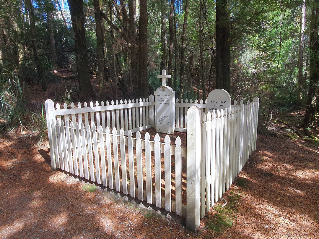 Pioneer Publicans Grave景点图片