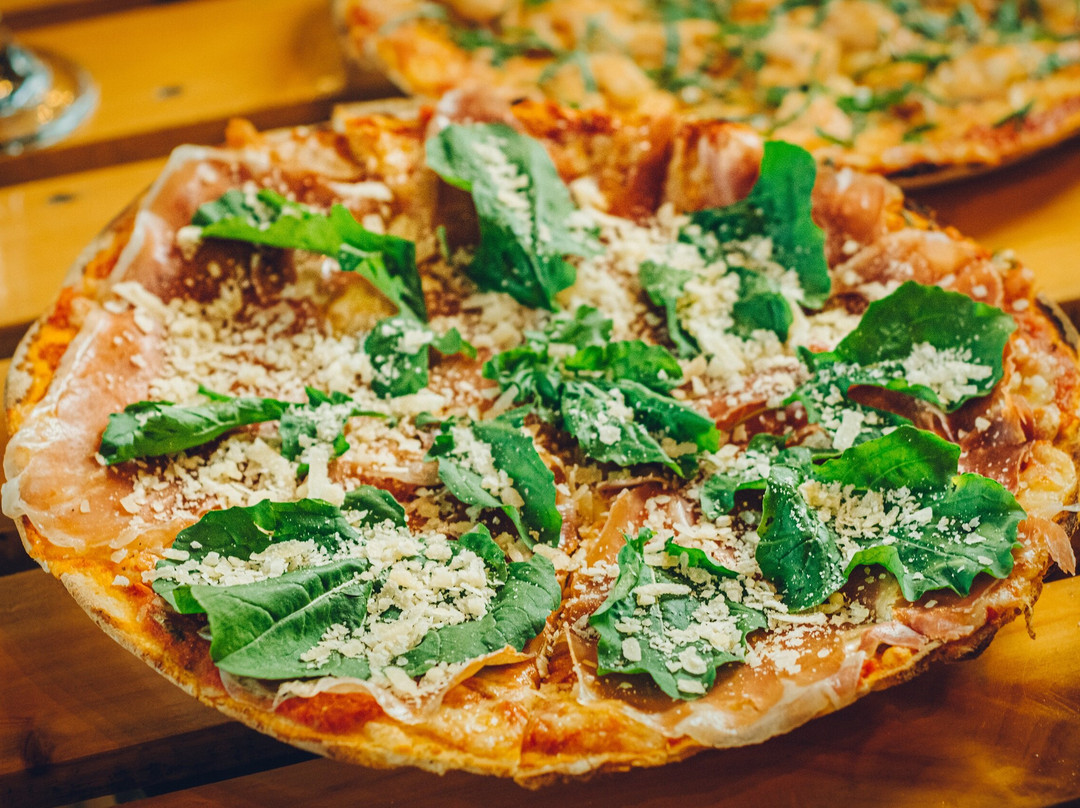 Woods Pizza & Beer Garden (Cartago, Cantarana)