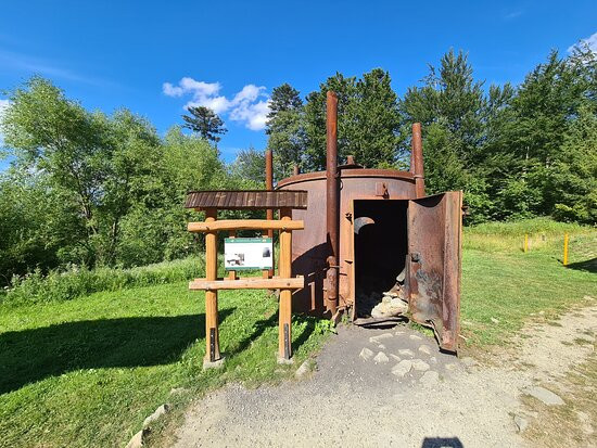 Plenerowe Muzeum Wypalu Wegla Drzewnego-Muczne必去景点