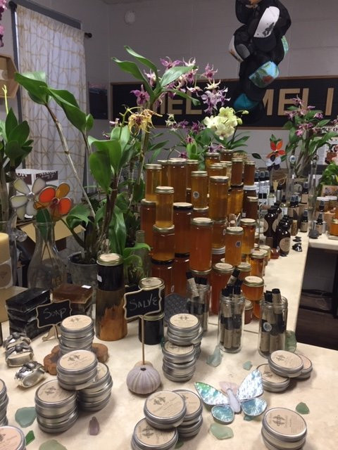 Bee Boys Bee Space-凯鲁瓦-柯纳必去景点