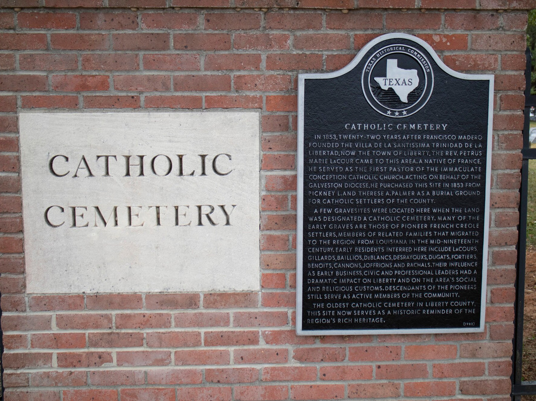 Liberty Catholic Cemetery景点图片