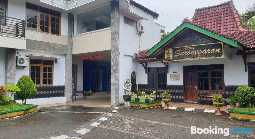 Hargomulyo酒店住宿-Hotel Suronegaran Purworejo RedPartner