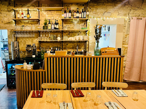 Monique, Boire Et Manger