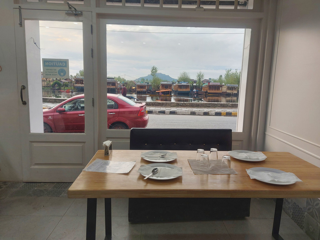 Harwan餐馆和美食-Bistro Boulevard by Pincer Foods