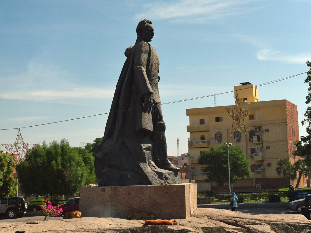 Abbas Mahmoud Al-aqqad Statue景点图片