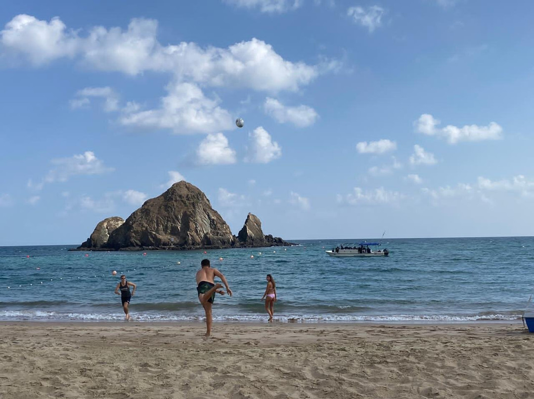 Sandy Beach Hotel & Resort主图