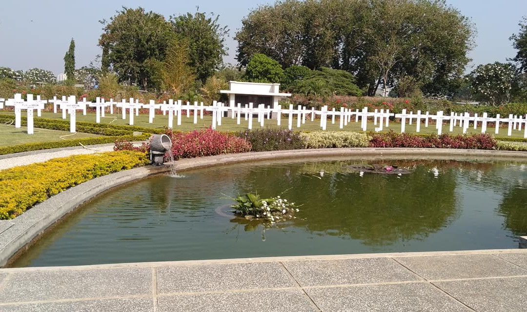 Ereveld Kembang Kuning景点图片