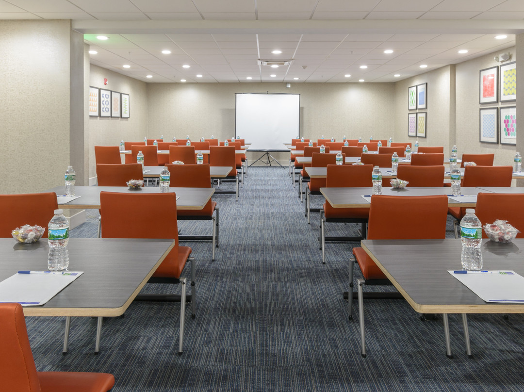 Holiday Inn Express Southington by IHG主图