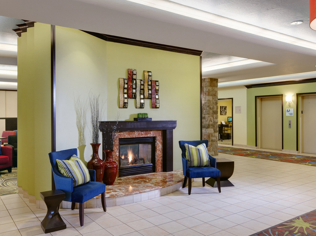 Holiday Inn Express & Suites Saginaw By IHG主图