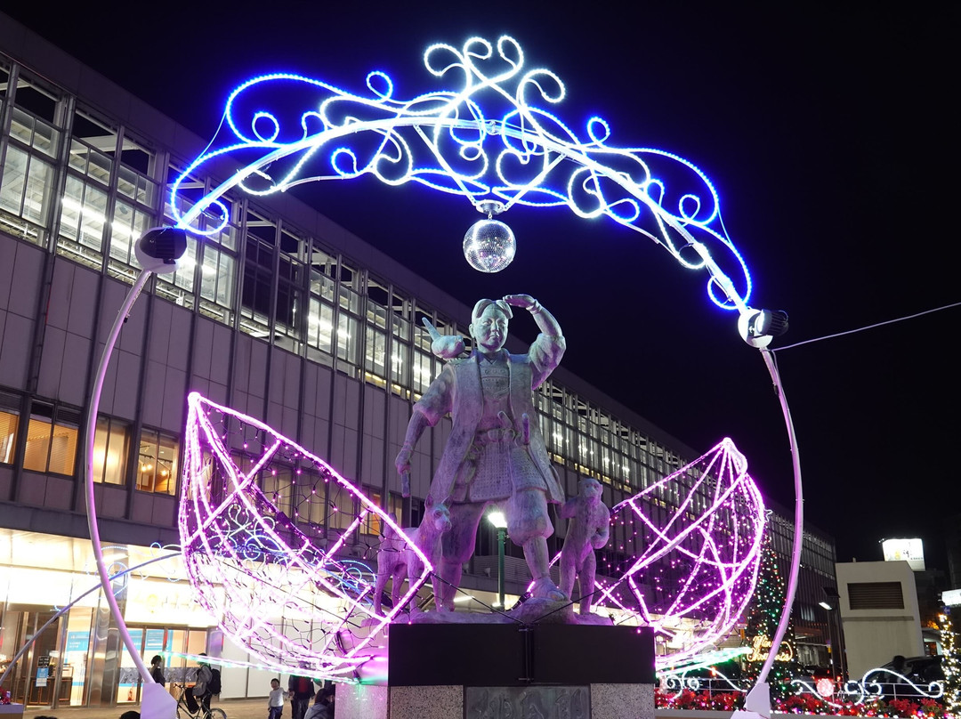 Momotaro Statue景点图片