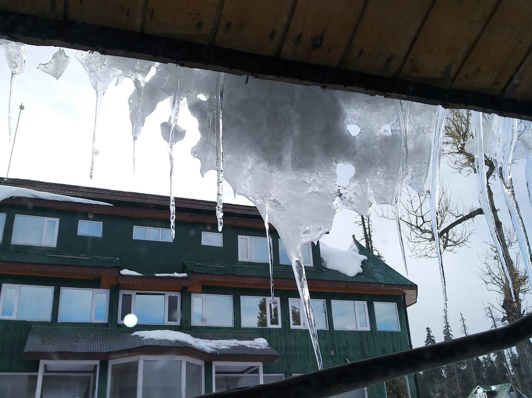 高山岭酒店主图