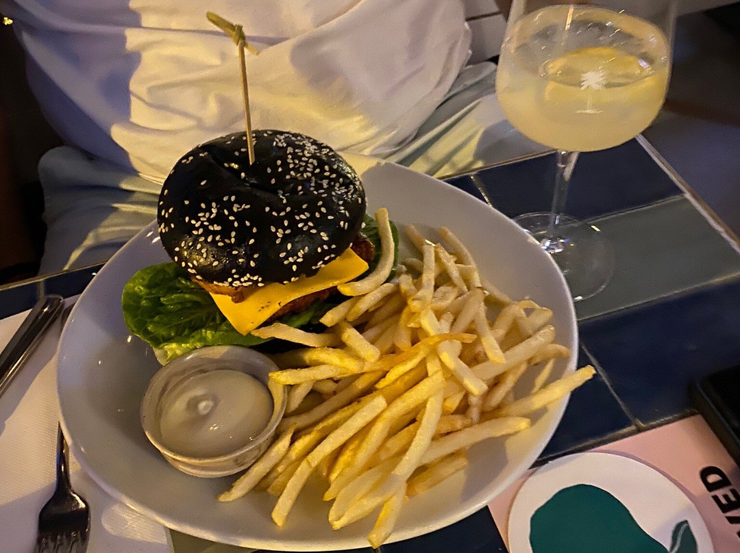 拉维斯饭店主图