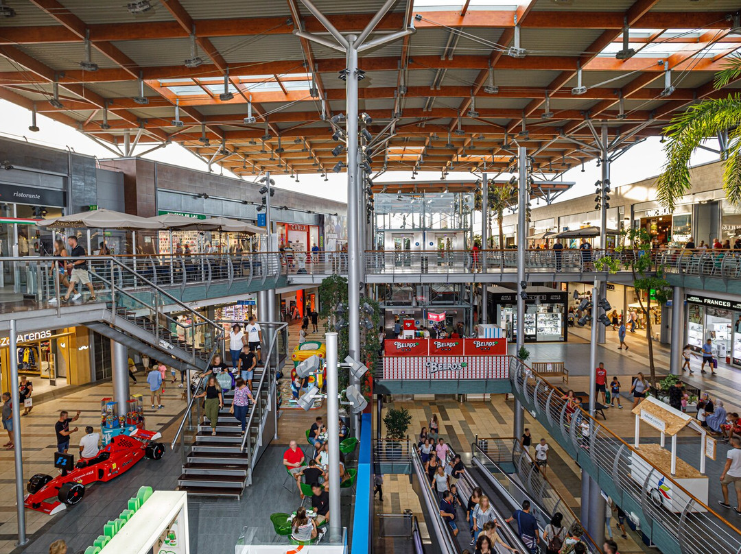 Centro Comercial La Vital景点图片