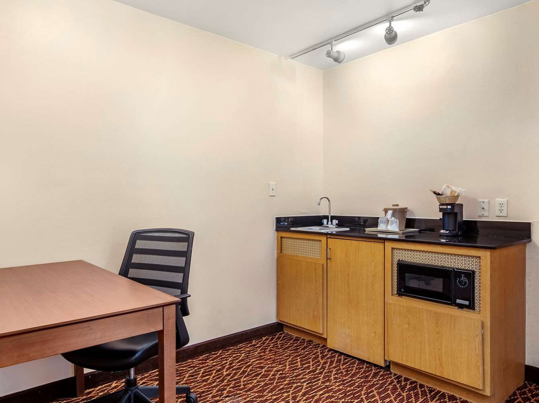 Quality Inn Marietta near Dobbins ARB主图