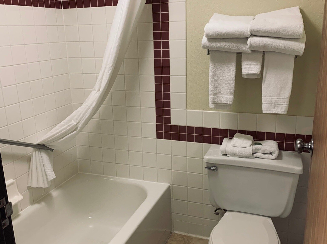 AmericInn by Wyndham Elkhorn Near Lake Geneva主图