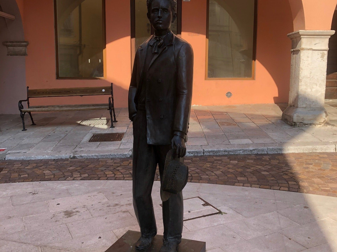 Statua di Carlo Michelstaedter景点图片