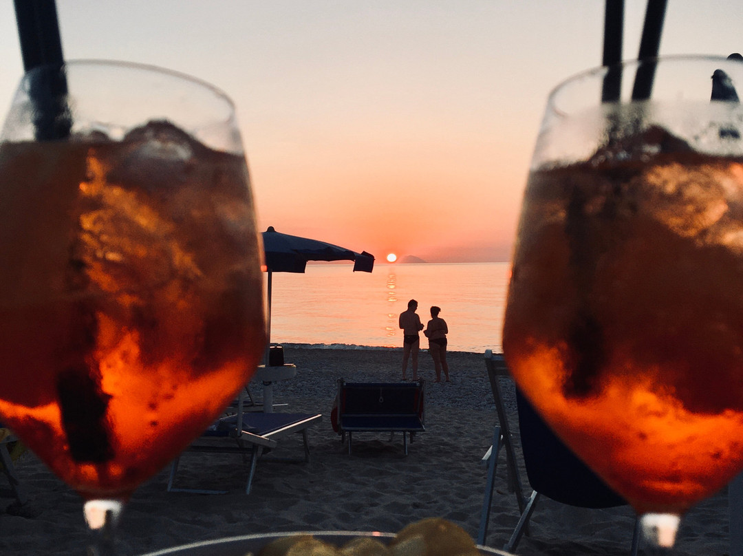 布鲁热带酒店主图