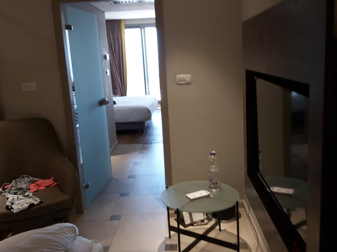 金皇冠酒店主图