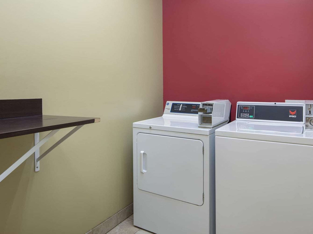 La Quinta Inn & Suites by Wyndham Atlanta-Union City主图