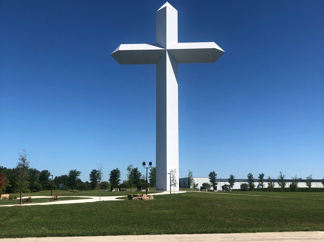 Cross at the Crossroads-Effingham必去景点