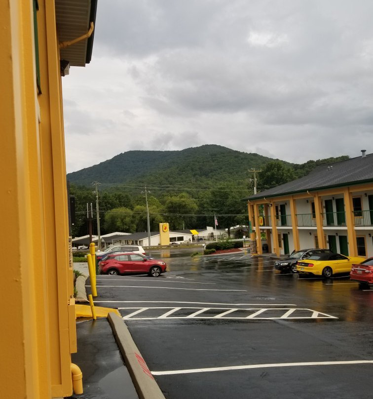 Quality Inn & Suites Biltmore East主图