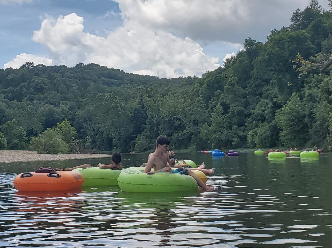 Camp Tomahawk Two-Mile Tube Float-Galena必去景点