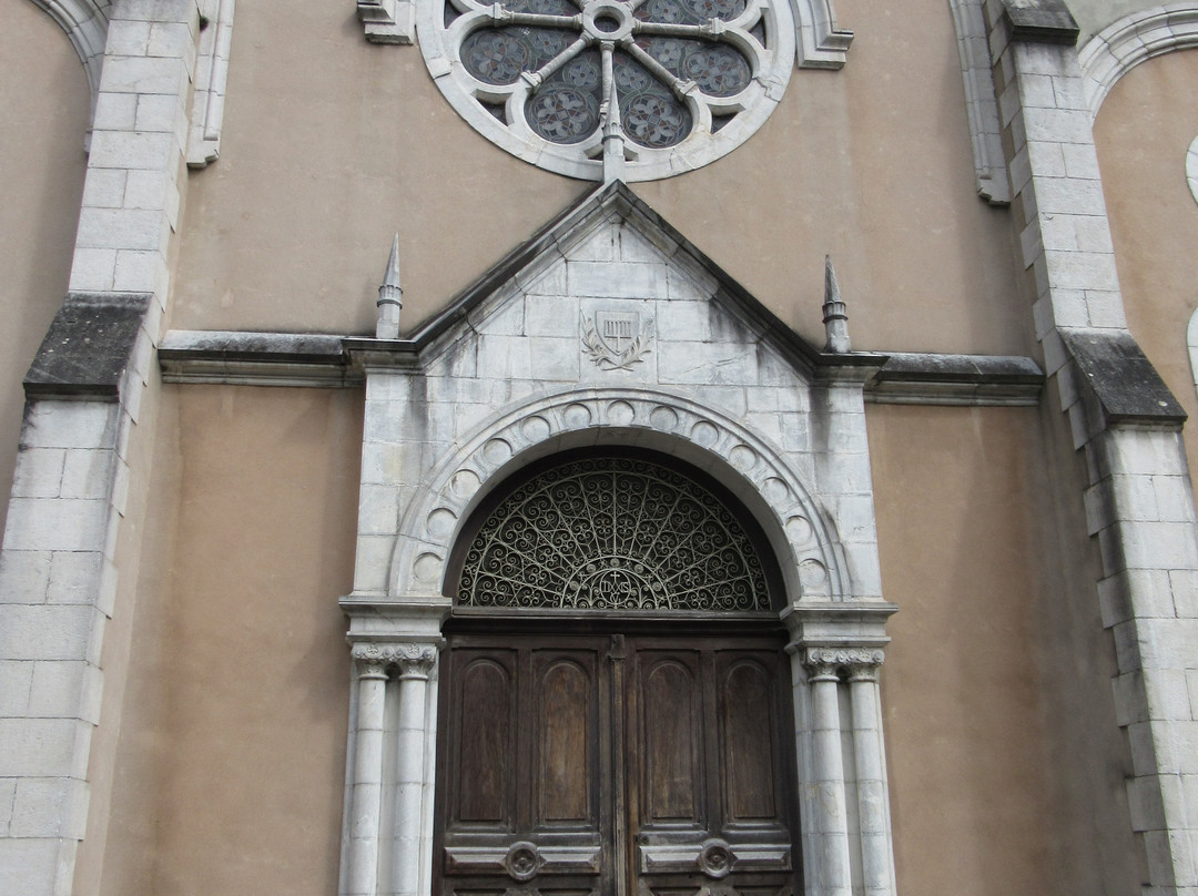 Eglise Saint Laurent-Ugine必去景点