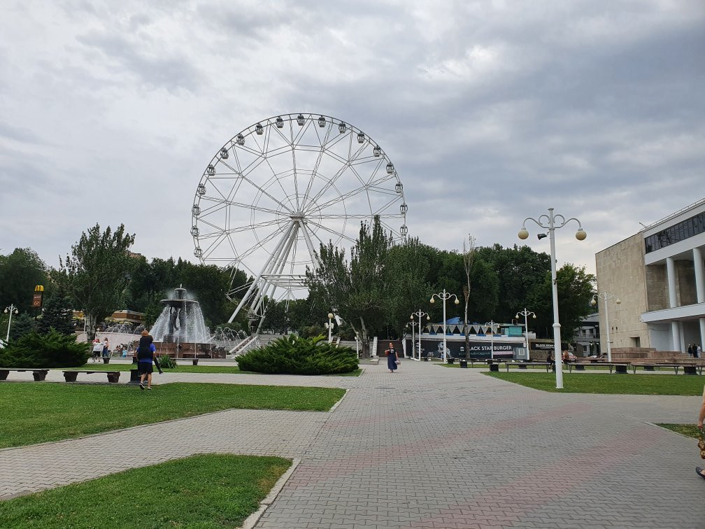 Teatralnaya Square景点图片