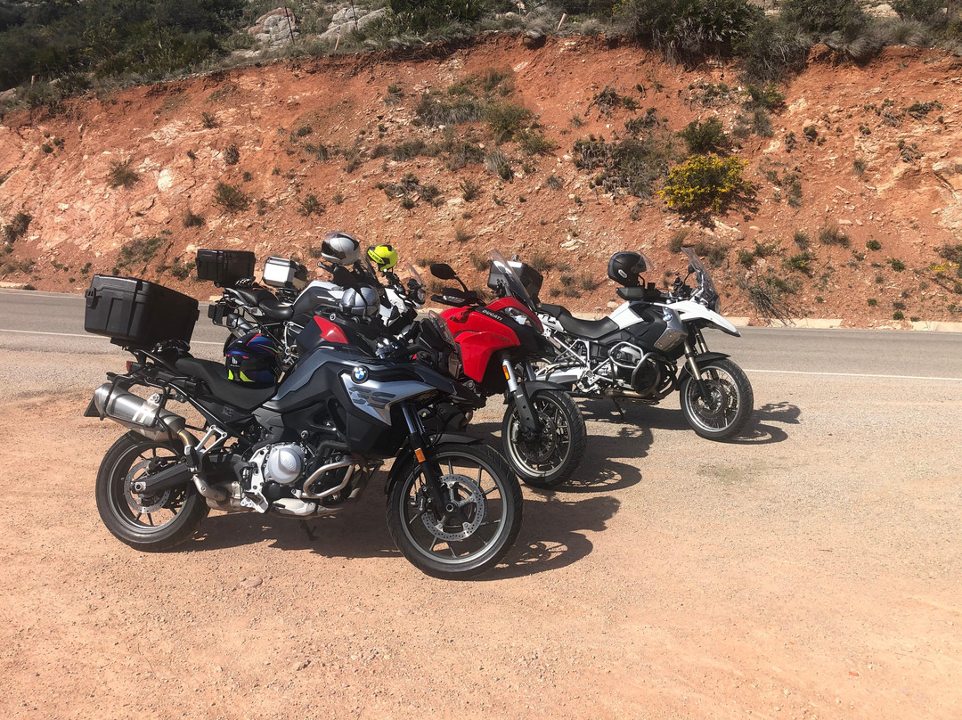 Moto 24 Adventure Motorcycle Rentals and Tours景点图片