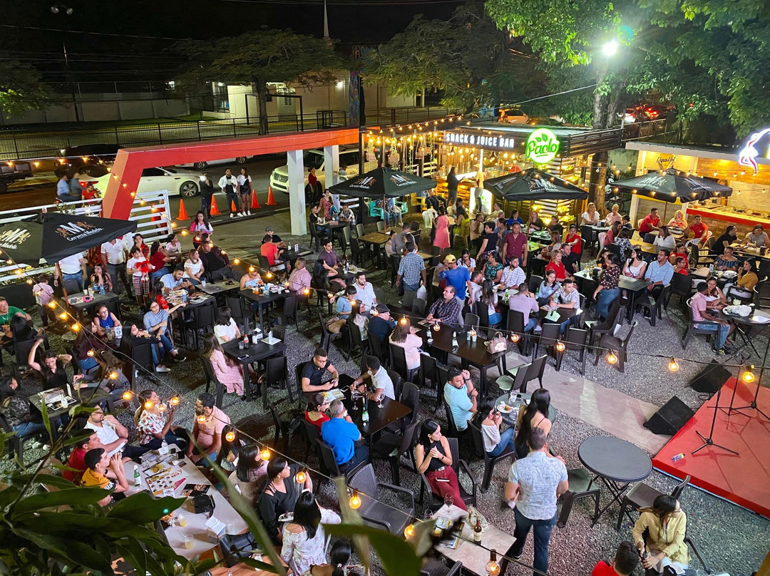 Los Flamboyanes Food Park