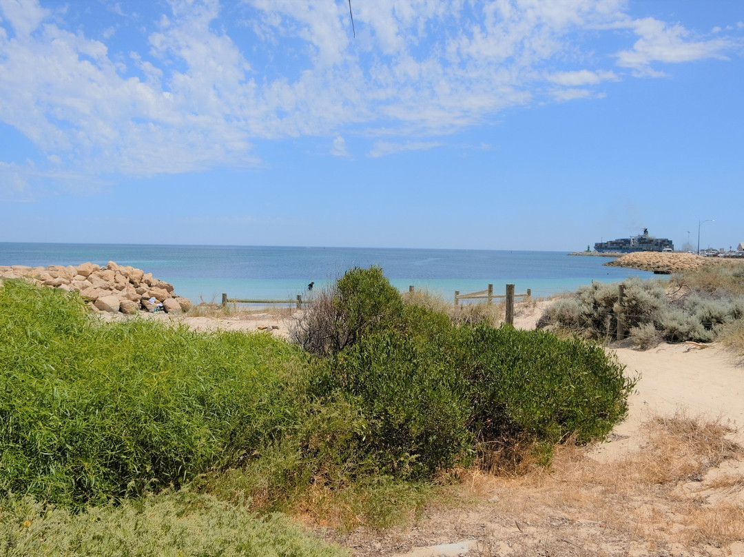 Bather's Beach景点图片