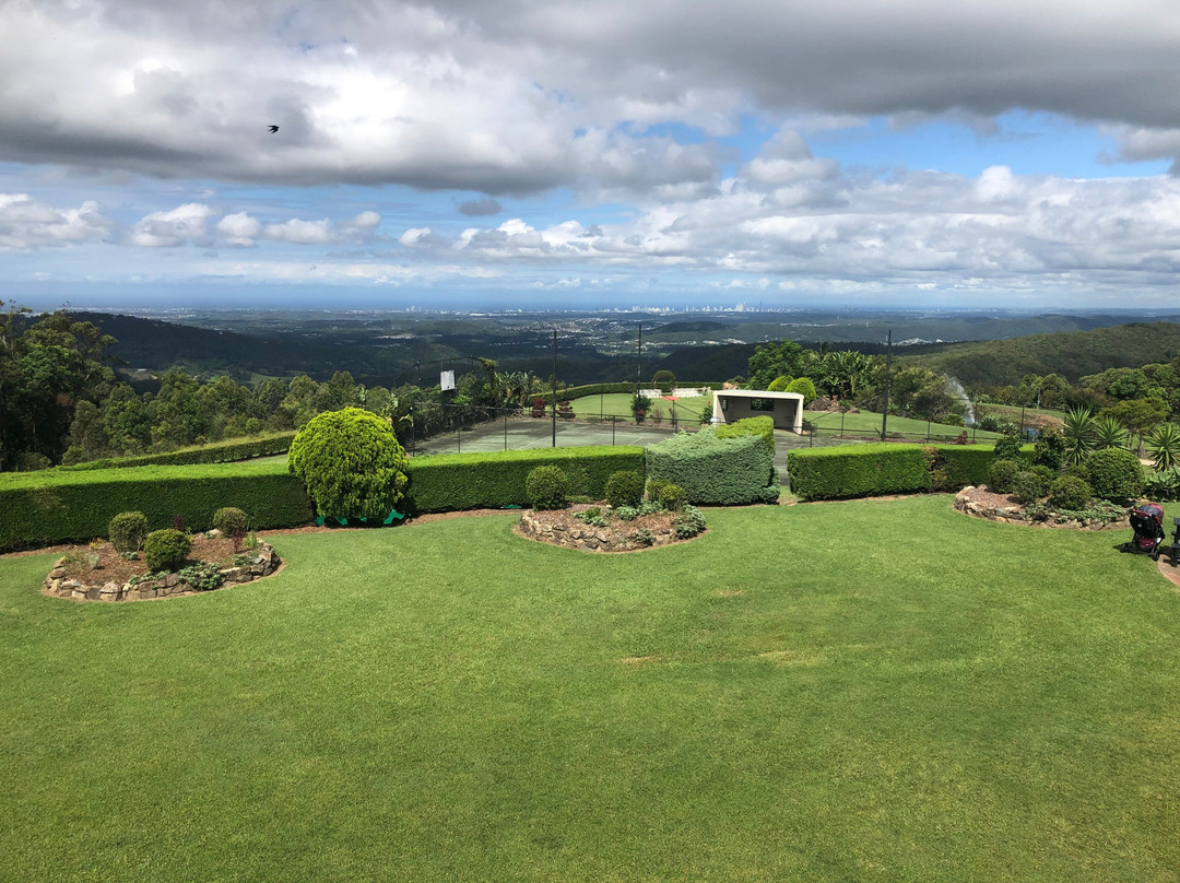 鹰高地避暑山庄度假酒店主图