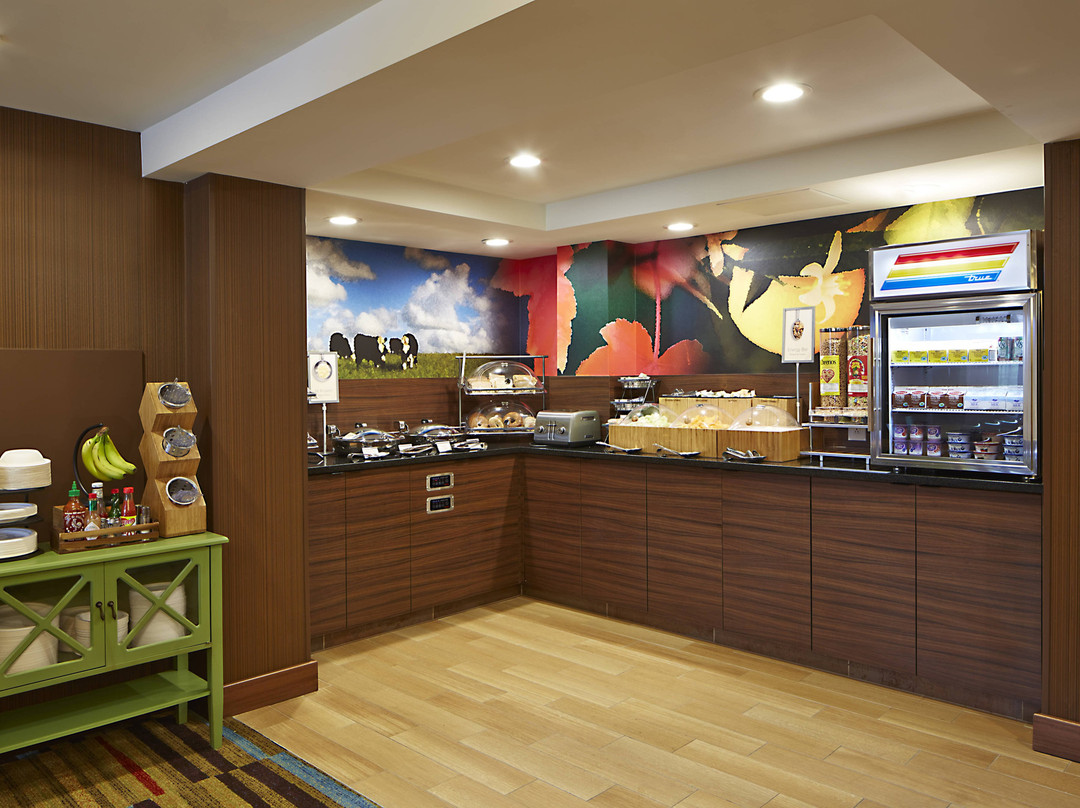 罗切斯特东部万枫酒店主图