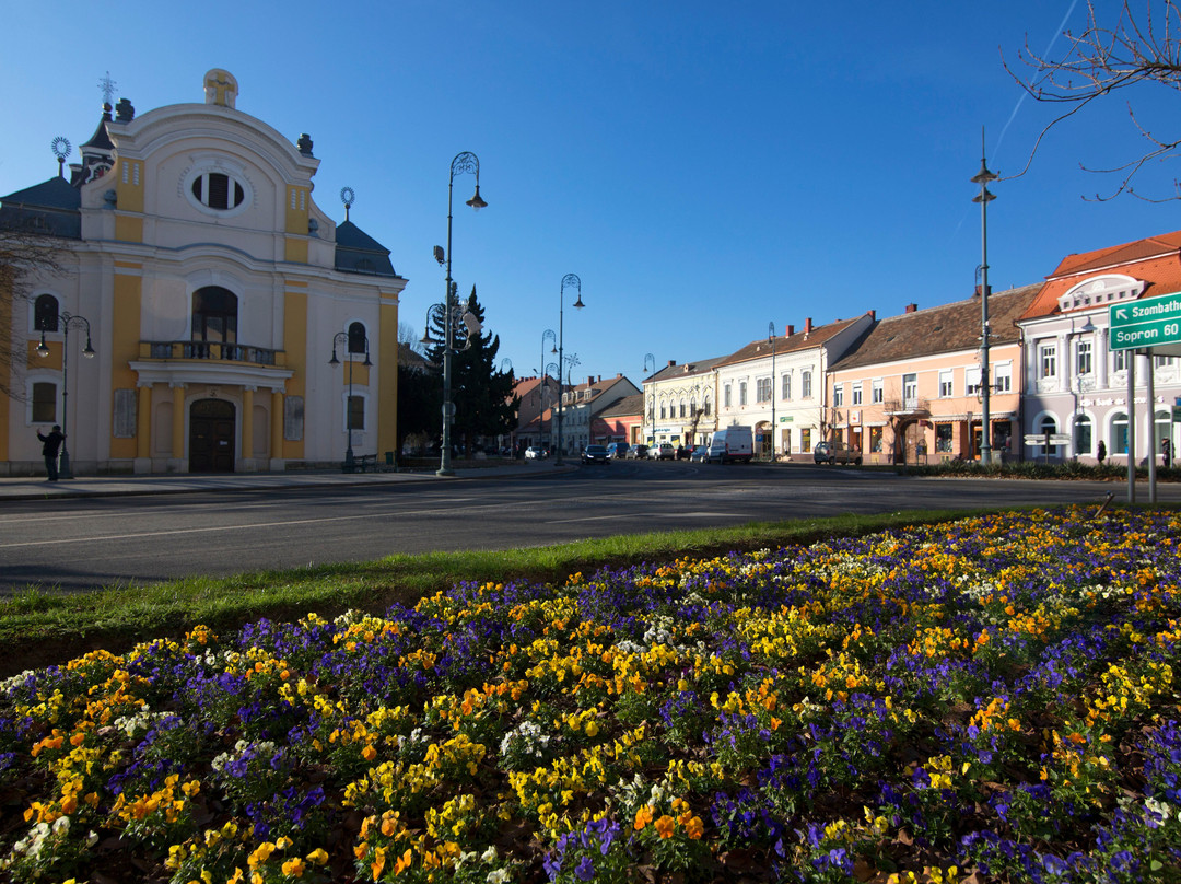 Szent Laszlo Parish Church景点图片