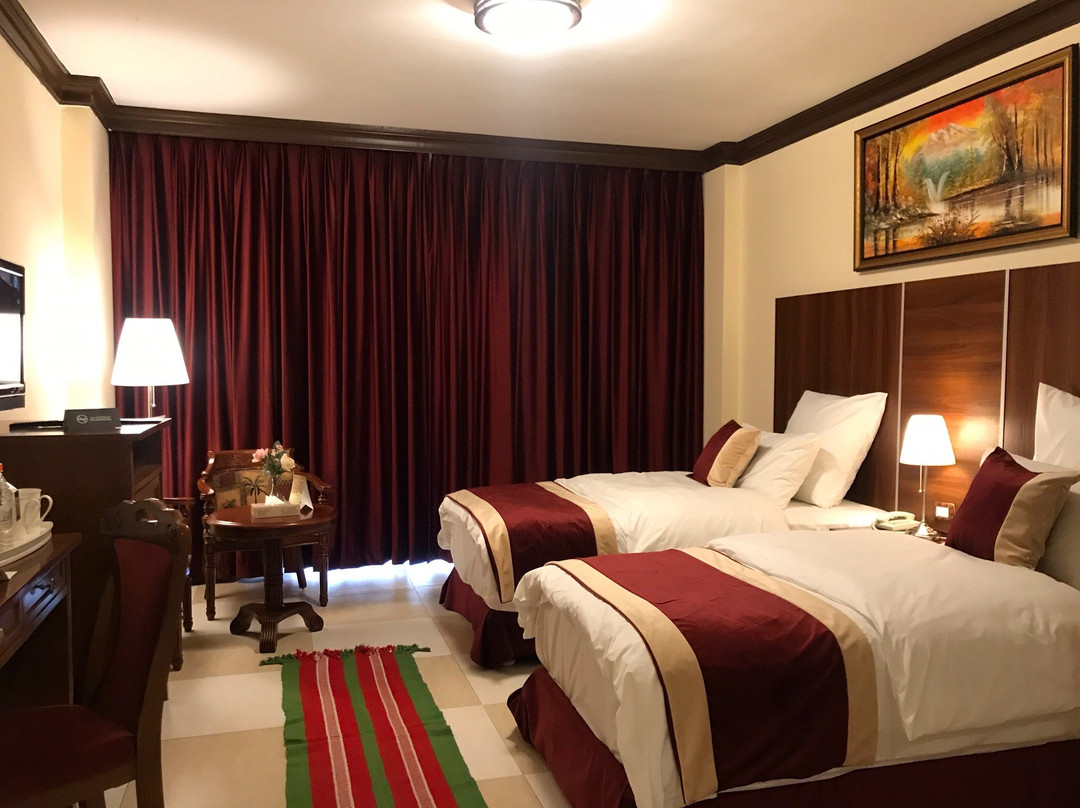 Rest Hills Hotel主图