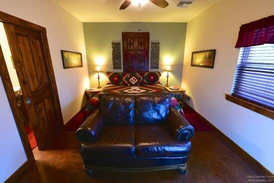 The Lazy T B and B主图