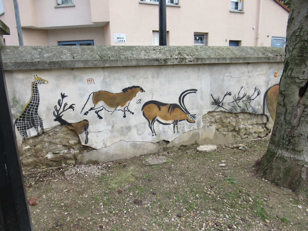 Fresque "Animaux de Lascaux"景点图片