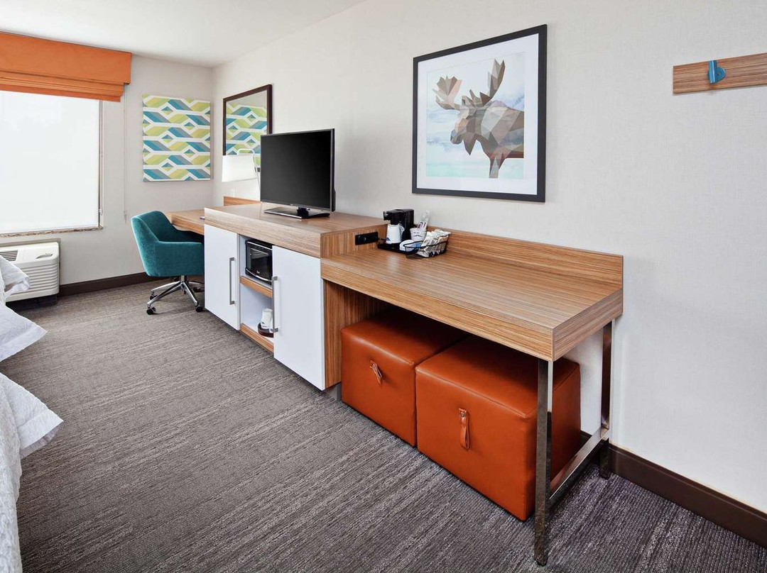 奇诺岗汉普顿套房酒店主图