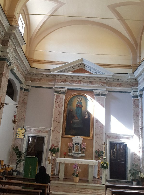 Chiesa di Santa Chiara-菲乌吉必去景点