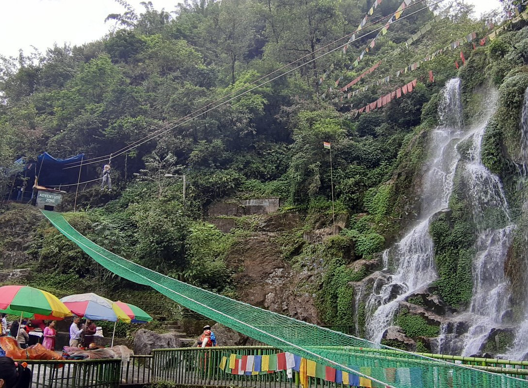 Bakthang Waterfalls-甘托克必去景点