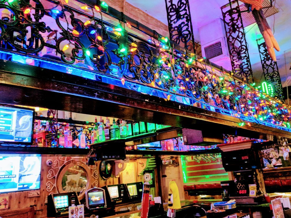 Mona's Cocktail Lounge-劳德代尔堡必去景点