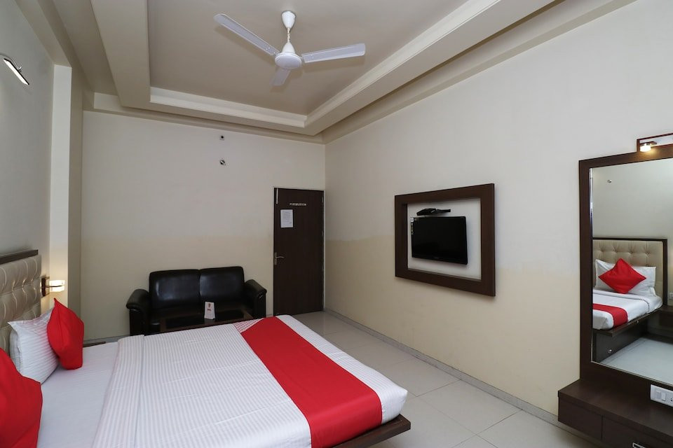 Hotel Mohan Palace主图