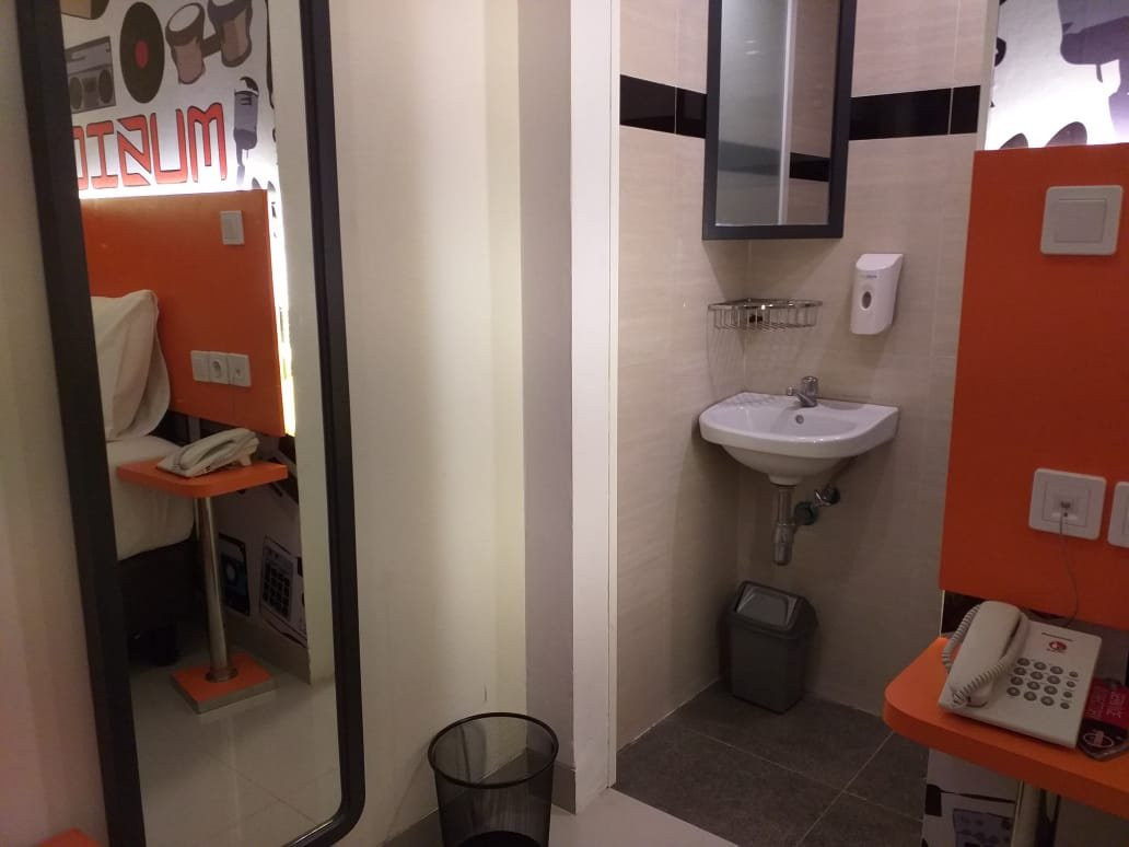 Front One Cabin Slamet Riyadi主图