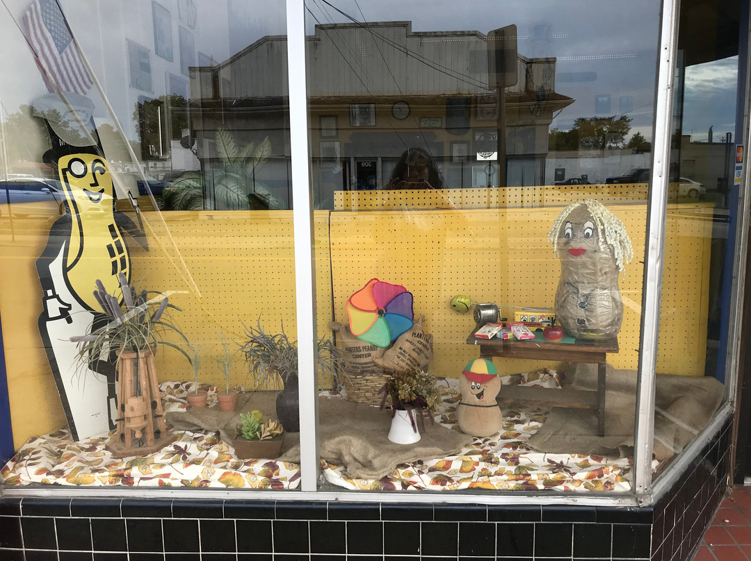 Planters Peanut Center-Suffolk必去景点