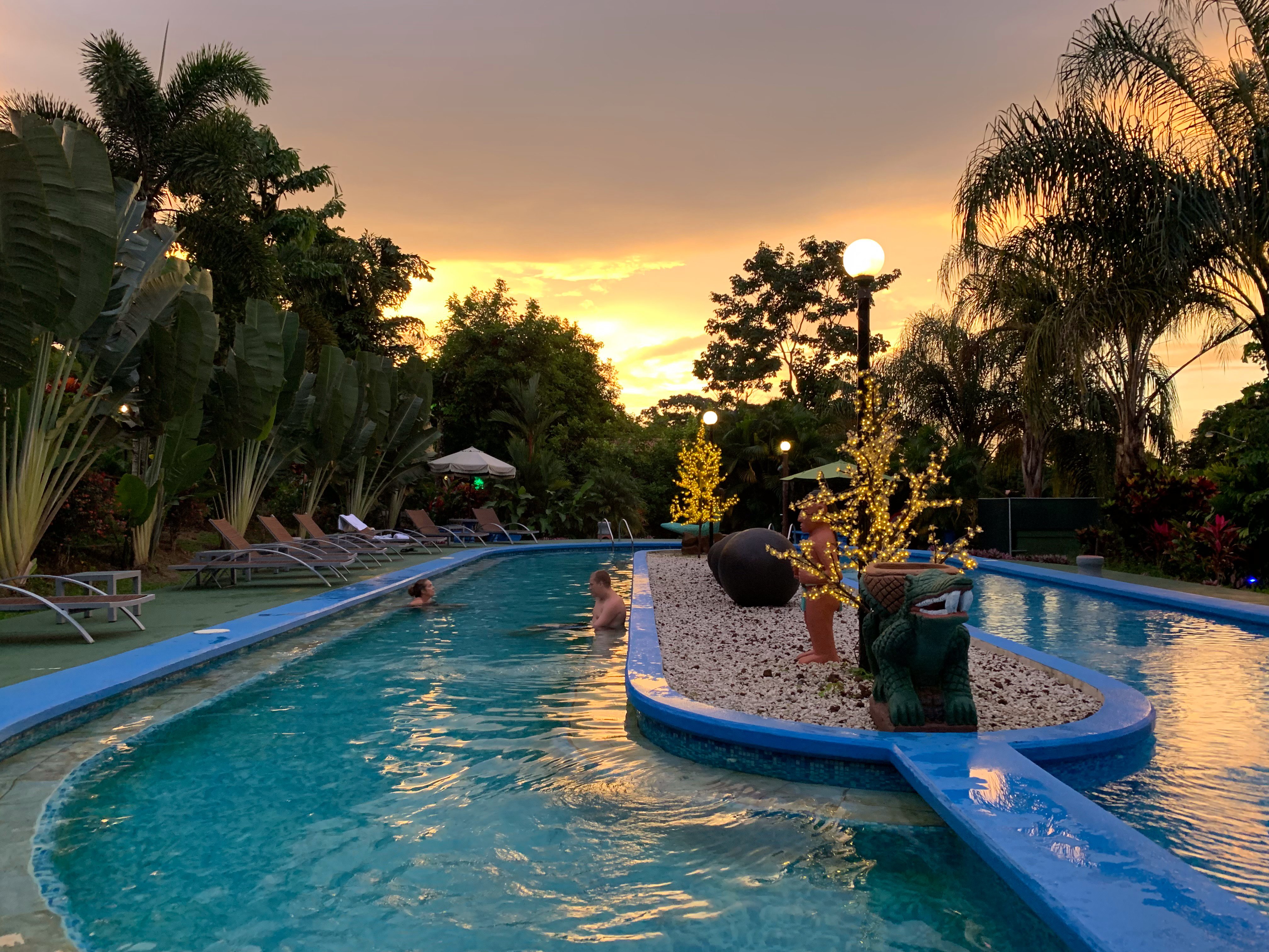 Heliconias Nature Inn & Hot Springs-泳池