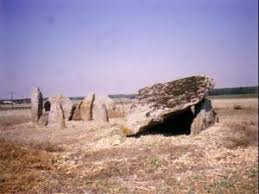 Dolmen Pierre Levée et le Gras du Chien-Puyravault必去景点